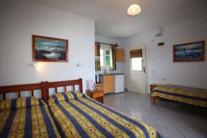 Alexandros Rooms & Studios