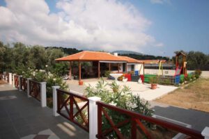 Alexandros Rooms & Studios