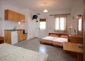 Alexandros Rooms & Studios