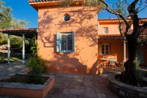 Aretousa Studios & Apartments