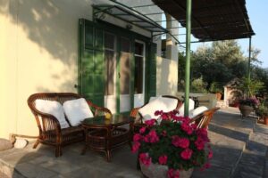 Aretousa Studios & Apartments