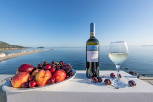 Σκόπελος Φλοίσβος Διαμερίσματα, Φλοίσβος Παραθαλάσσια Διαμερίσματα, Διαμερίσματα Στούντιος Λουτράκι, Γλώσσα, Σποραδες