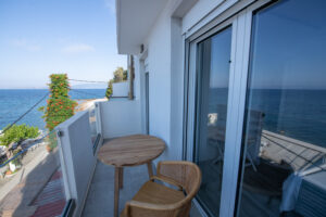 Σκόπελος Φλοίσβος Διαμερίσματα, Φλοίσβος Παραθαλάσσια Διαμερίσματα, Διαμερίσματα Στούντιος Λουτράκι, Γλώσσα, Σποραδες