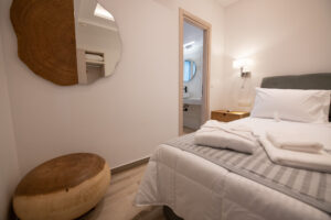 Σκόπελος Φλοίσβος Διαμερίσματα, Φλοίσβος Παραθαλάσσια Διαμερίσματα, Διαμερίσματα Στούντιος Λουτράκι, Γλώσσα, Σποραδες