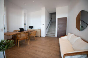 Σκόπελος Φλοίσβος Διαμερίσματα, Φλοίσβος Παραθαλάσσια Διαμερίσματα, Διαμερίσματα Στούντιος Λουτράκι, Γλώσσα, Σποραδες