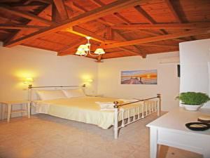 Skopelos Ktima Kechriotis Studios Panormos