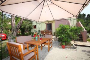 Σκόπελος Διαμερίσματα Κύματα, Στούντιο Διαμερίσματα