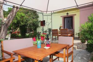 Σκόπελος Διαμερίσματα Κύματα, Στούντιο Διαμερίσματα