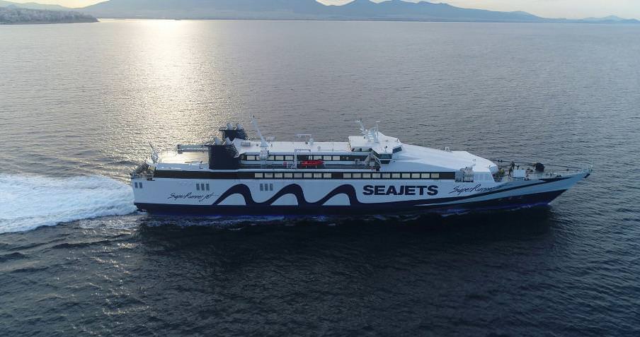 SeaJets Speedrunner Jet 2 arriving at Skopelos port